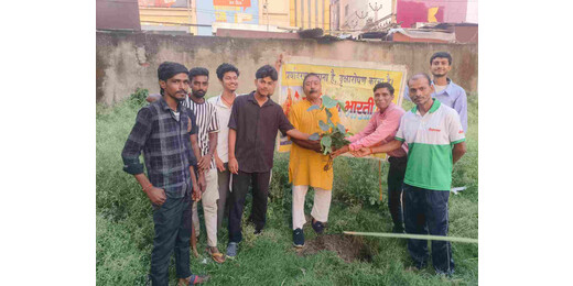 हिन्दी पत्रकारिता के 200 वर्ष पूर्ण होने पर पौधारोपण कार्यक्रम आयोजित